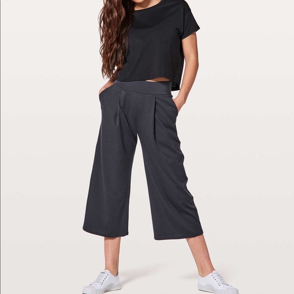 Lululemon Can You Feel The Pleat Crop 21”